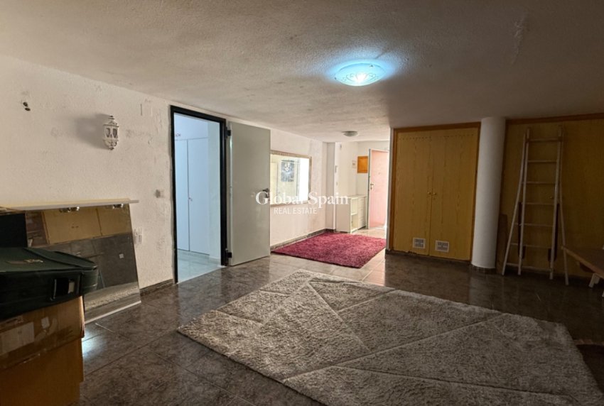 Wiederverkauf - VILLA -
ORIHUELA - Inland