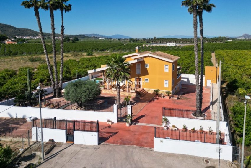 Wiederverkauf - VILLA -
ORIHUELA - Inland
