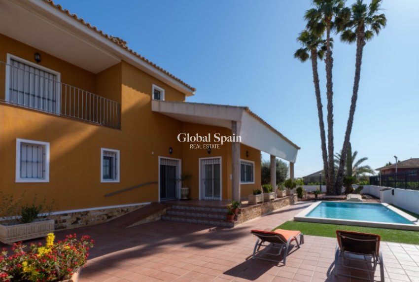 Wiederverkauf - VILLA -
ORIHUELA - Inland
