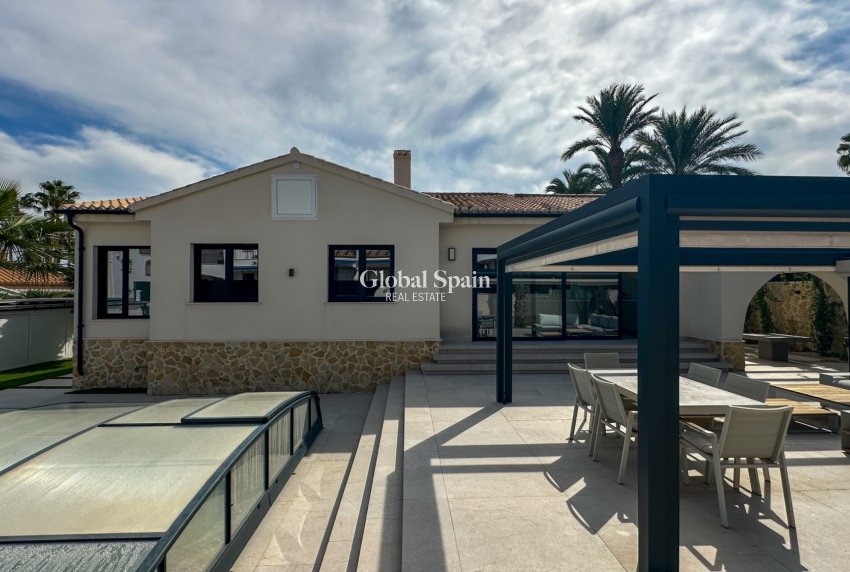 Wiederverkauf - VILLA -
ORIHUELA - Inland