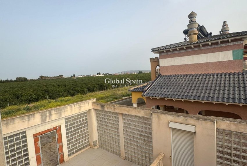 Wiederverkauf - VILLA -
ORIHUELA - La Campaneta