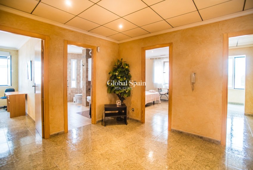 Wiederverkauf - VILLA -
ORIHUELA - La Matanza