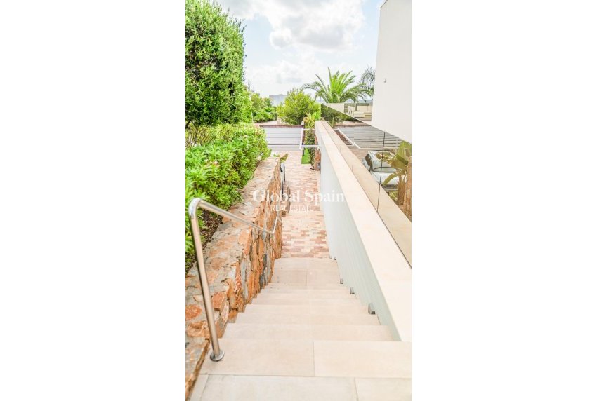 Wiederverkauf - VILLA -
ORIHUELA - LAS COLINAS GOLF RESORT