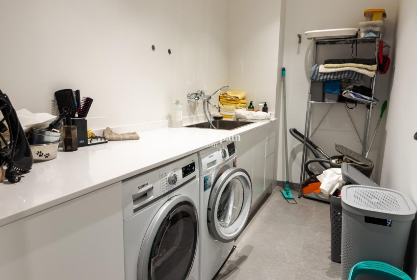 Wiederverkauf - VILLA -
ORIHUELA - LAS COLINAS GOLF RESORT