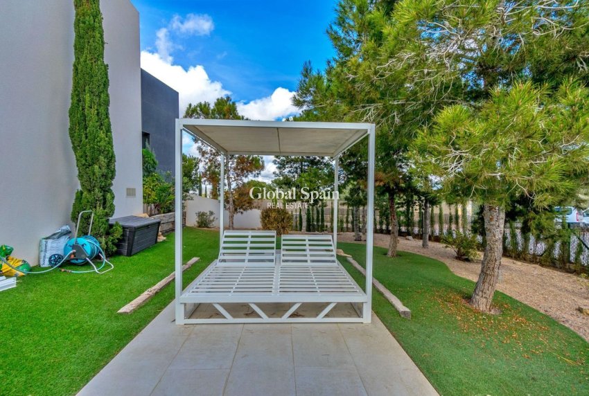 Wiederverkauf - VILLA -
ORIHUELA - LAS COLINAS GOLF RESORT