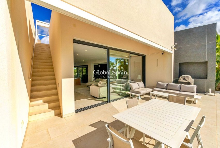 Wiederverkauf - VILLA -
ORIHUELA - LAS COLINAS GOLF RESORT