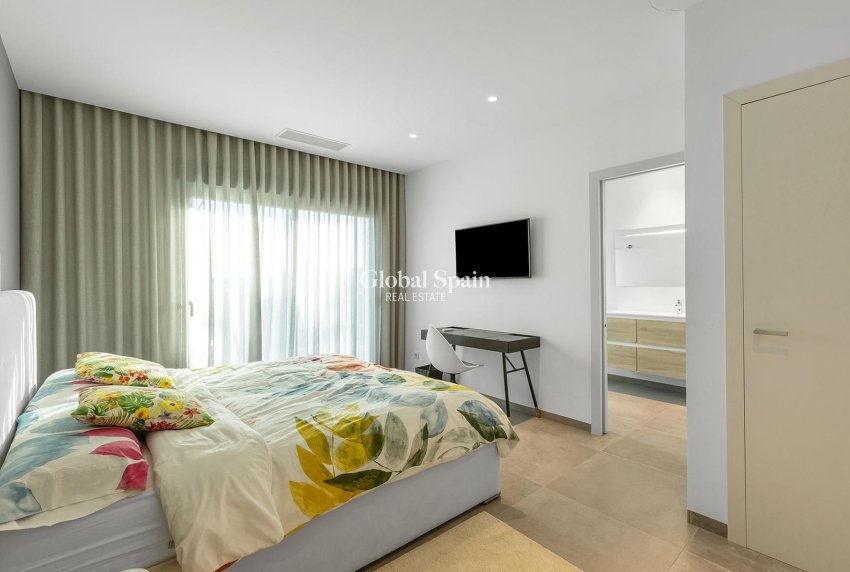 Wiederverkauf - VILLA -
ORIHUELA - LAS COLINAS GOLF RESORT