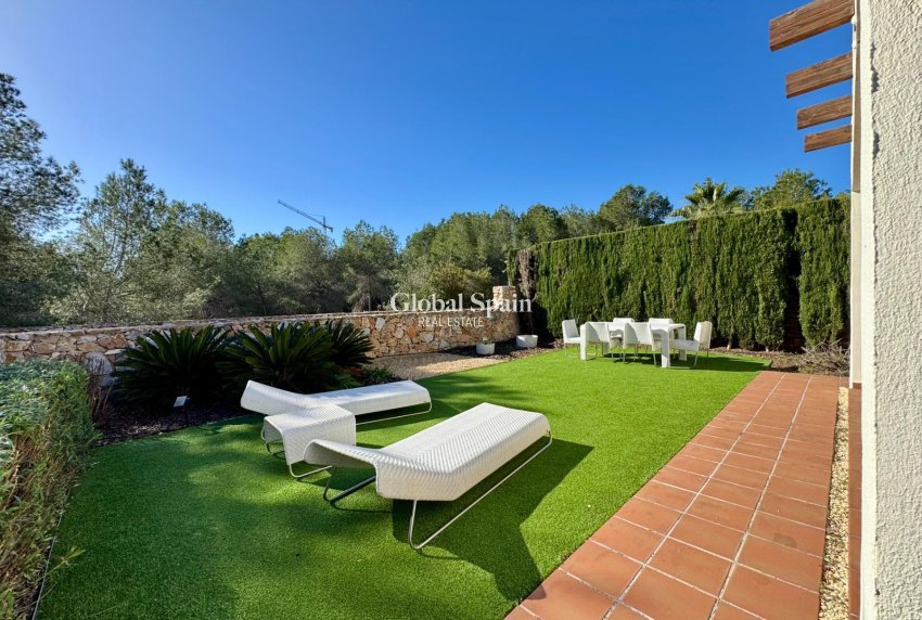 Wiederverkauf - VILLA -
ORIHUELA - LAS COLINAS GOLF RESORT