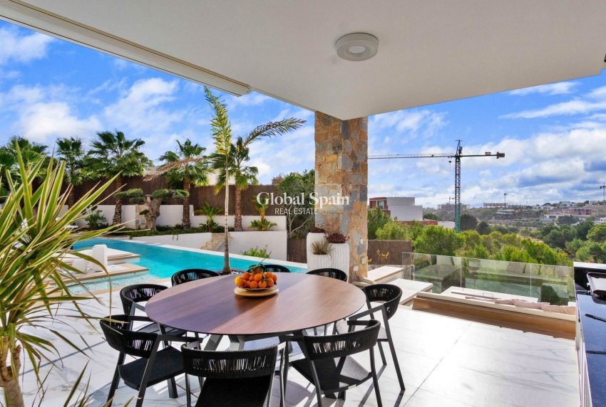 Wiederverkauf - VILLA -
ORIHUELA - LAS COLINAS GOLF RESORT