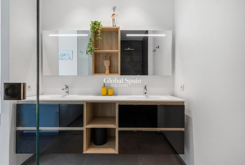 Wiederverkauf - VILLA -
ORIHUELA - LAS COLINAS GOLF RESORT