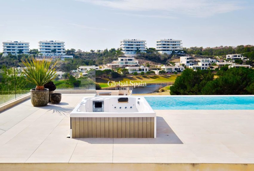 Wiederverkauf - VILLA -
ORIHUELA - LAS COLINAS GOLF RESORT