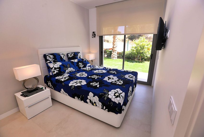 Wiederverkauf - VILLA -
ORIHUELA - LAS COLINAS GOLF RESORT
