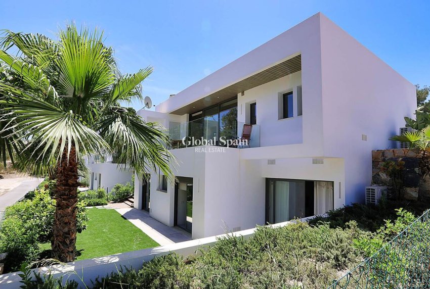 Wiederverkauf - VILLA -
ORIHUELA - LAS COLINAS GOLF RESORT