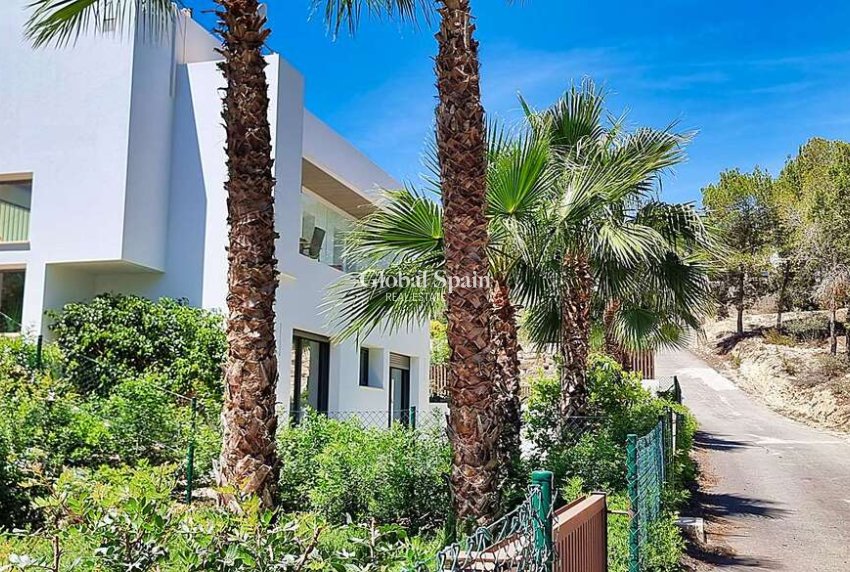 Wiederverkauf - VILLA -
ORIHUELA - LAS COLINAS GOLF RESORT