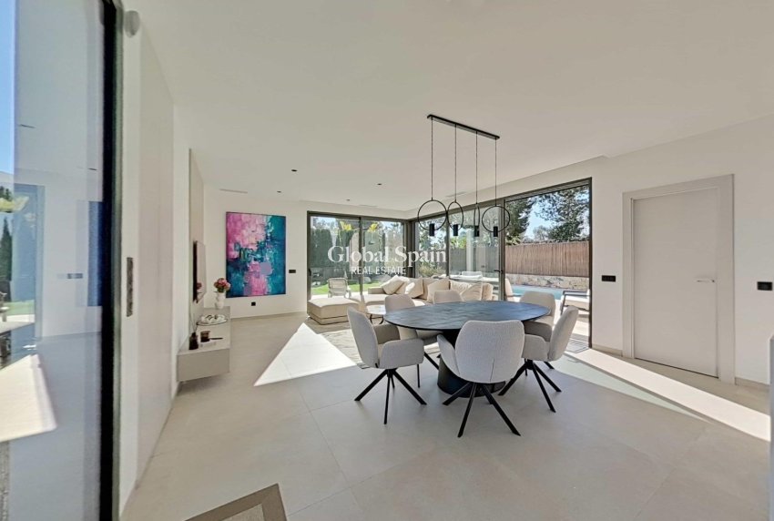 Wiederverkauf - VILLA -
ORIHUELA - Las Colinas Golf