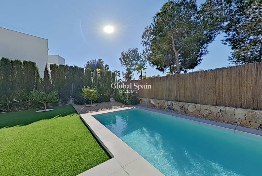 Wiederverkauf - VILLA -
ORIHUELA - Las Colinas Golf