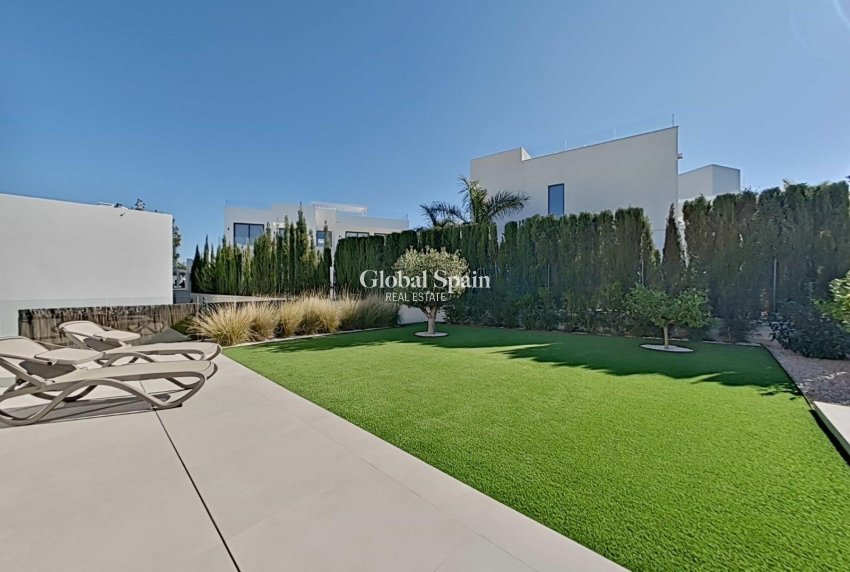 Wiederverkauf - VILLA -
ORIHUELA - Las Colinas Golf