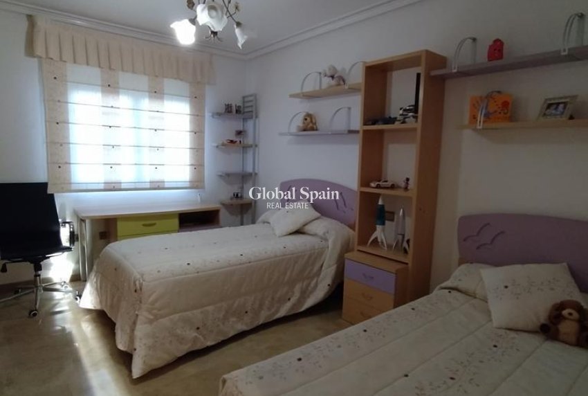 Wiederverkauf - VILLA -
ORIHUELA - LOS DESEMPARADOS