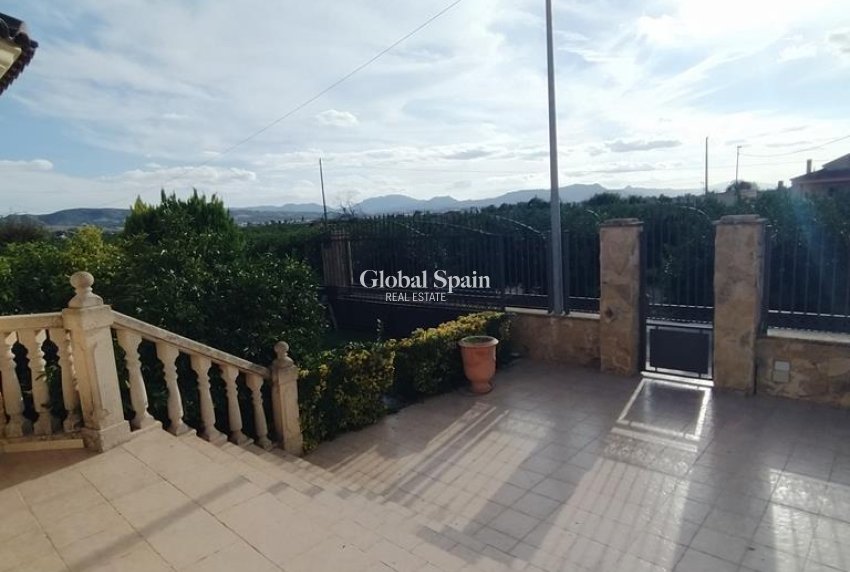 Wiederverkauf - VILLA -
ORIHUELA - LOS DESEMPARADOS