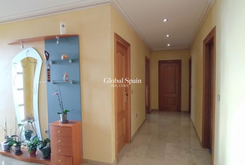 Wiederverkauf - VILLA -
ORIHUELA - LOS DESEMPARADOS
