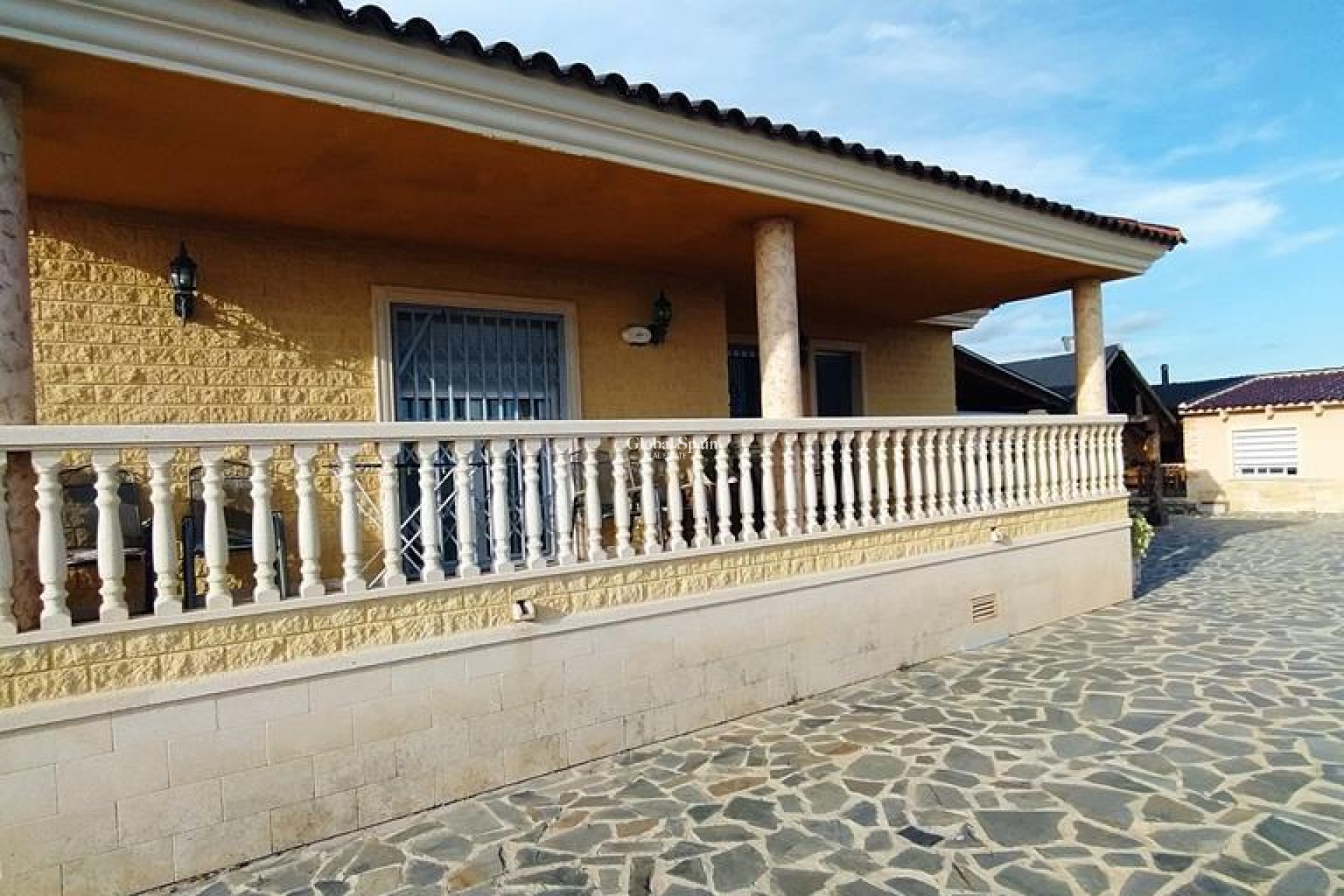 Wiederverkauf - VILLA -
ORIHUELA - LOS DESEMPARADOS