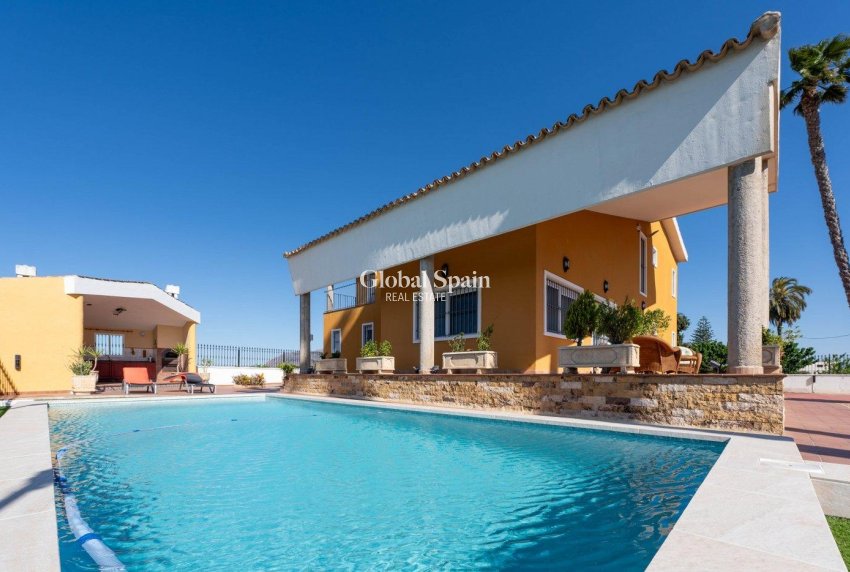 Wiederverkauf - VILLA -
ORIHUELA - Orihuela Ciudad