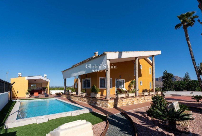 Wiederverkauf - VILLA -
ORIHUELA - Orihuela Ciudad