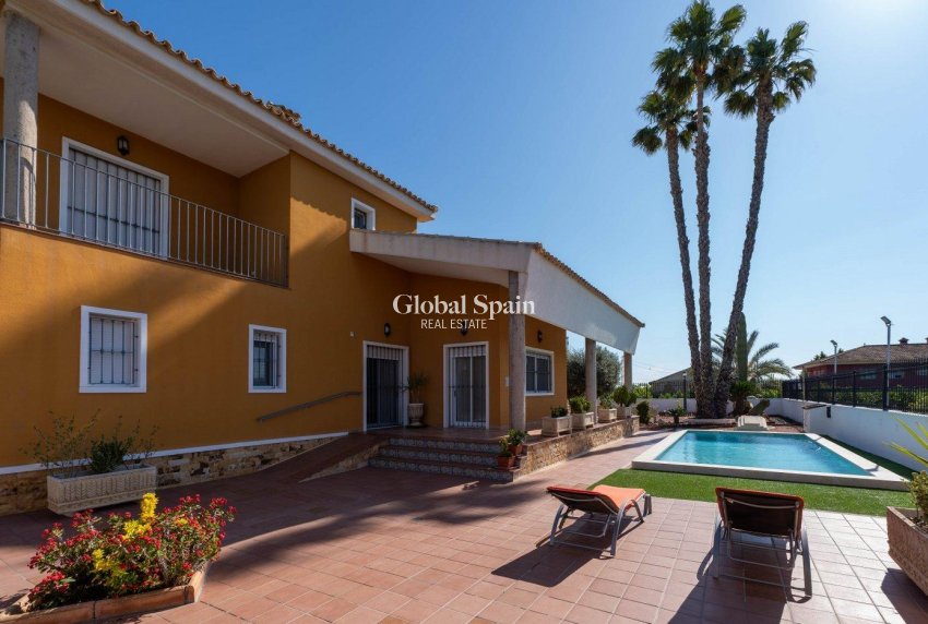 Wiederverkauf - VILLA -
ORIHUELA - Orihuela Ciudad