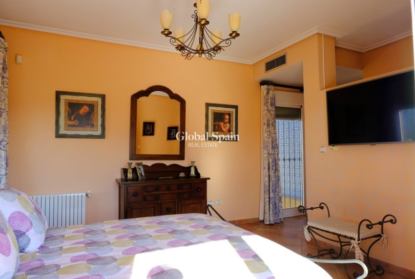 Wiederverkauf - VILLA -
ORIHUELA - Orihuela Ciudad