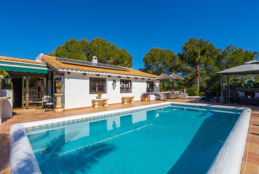 Wiederverkauf - VILLA -
ORIHUELA - Orihuela Costa