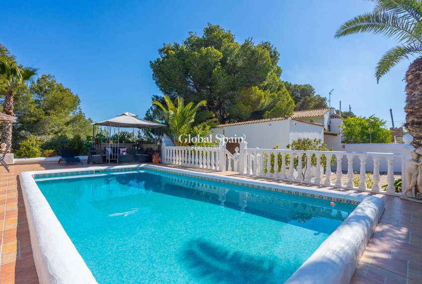 Wiederverkauf - VILLA -
ORIHUELA - Orihuela Costa