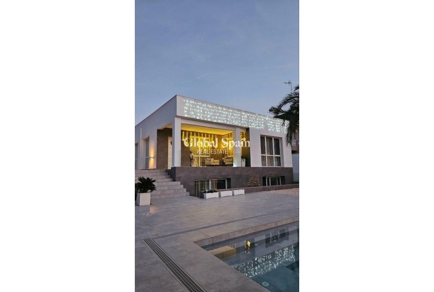 Wiederverkauf - VILLA -
ORIHUELA - Urb. Montepinar