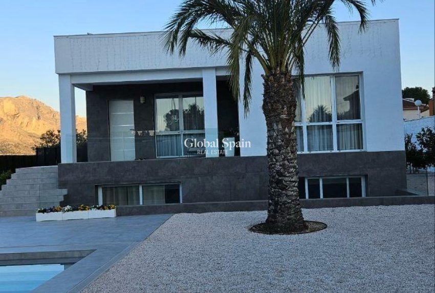 Wiederverkauf - VILLA -
ORIHUELA - Urb. Montepinar