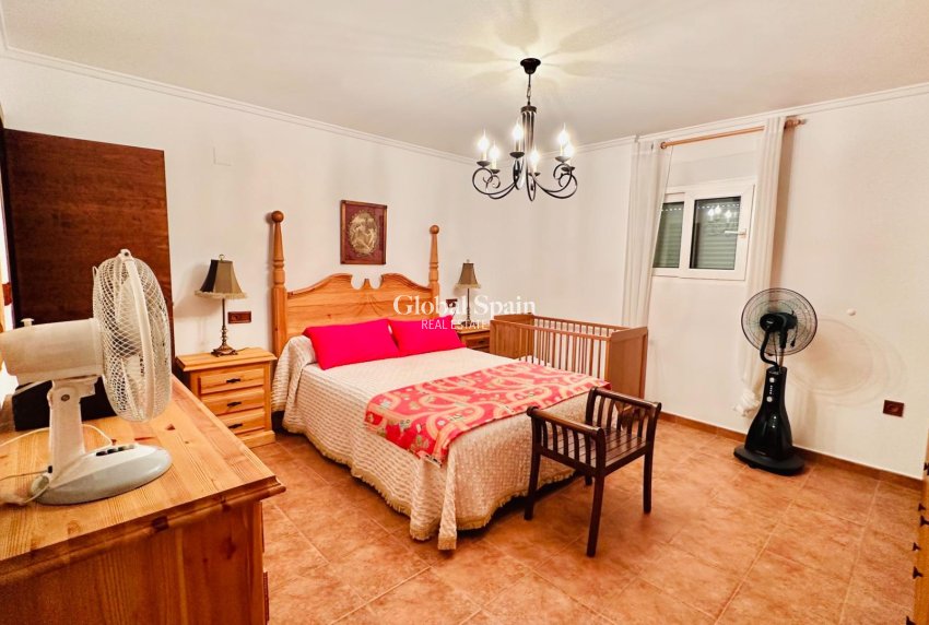 Wiederverkauf - VILLA -
ORIHUELA - Urb. Montepinar