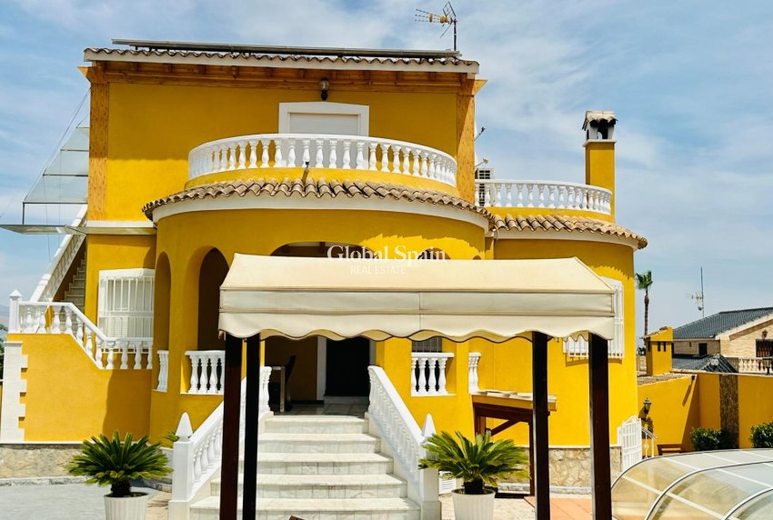 Wiederverkauf - VILLA -
ORIHUELA - Urb. Montepinar