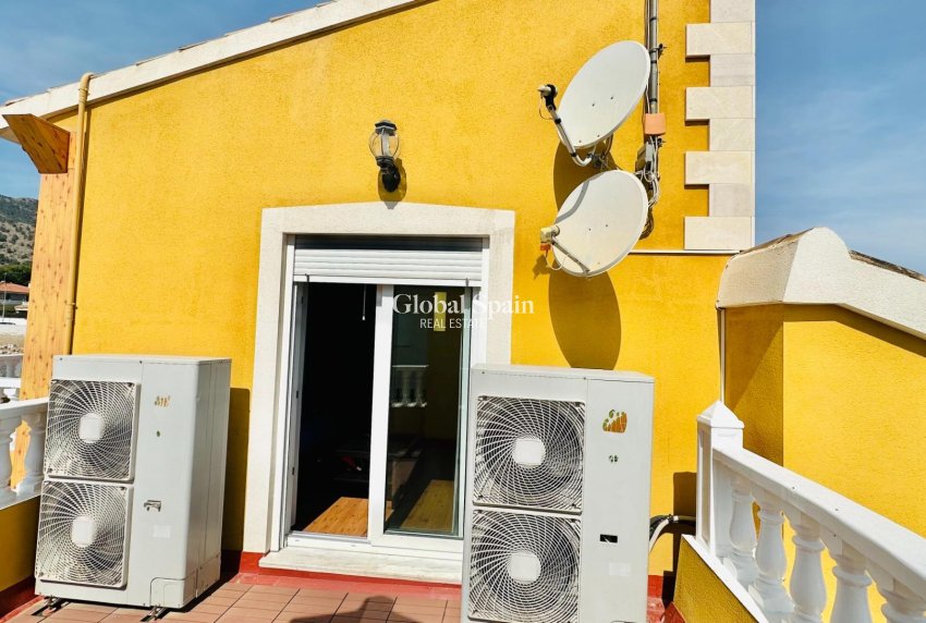 Wiederverkauf - VILLA -
ORIHUELA - Urb. Montepinar