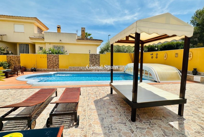 Wiederverkauf - VILLA -
ORIHUELA - Urb. Montepinar