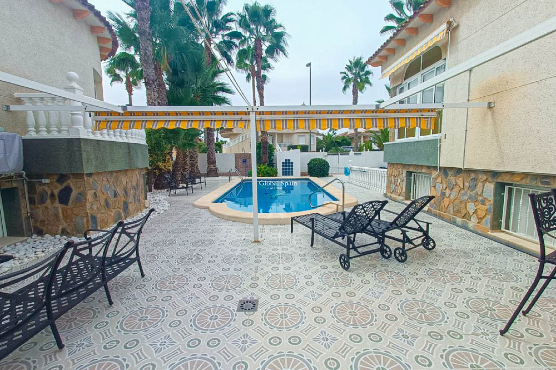 Wiederverkauf - VILLA -
ORIHUELA - 