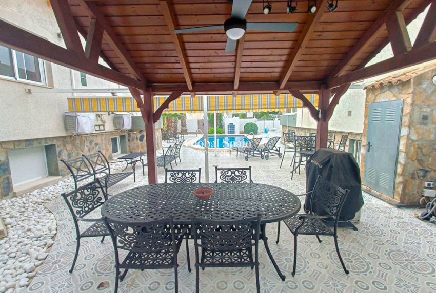 Wiederverkauf - VILLA -
ORIHUELA - 