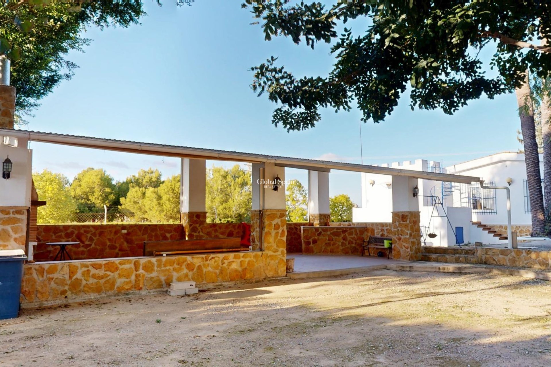 Wiederverkauf - VILLA -
ORIHUELA