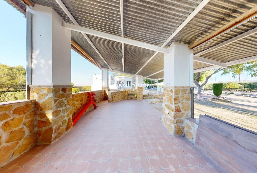 Wiederverkauf - VILLA -
ORIHUELA