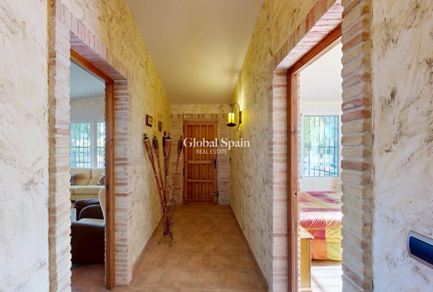 Wiederverkauf - VILLA -
ORIHUELA