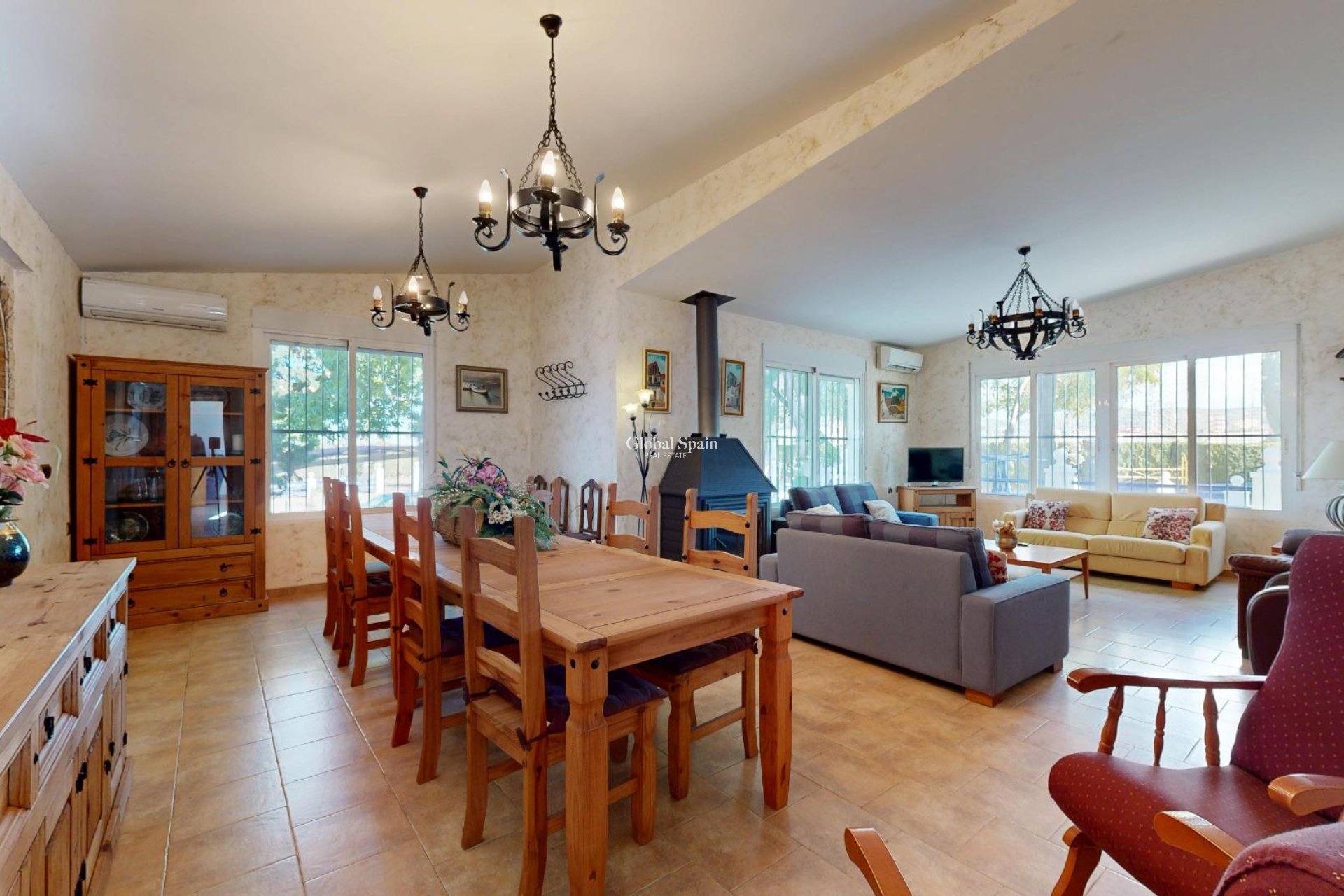 Wiederverkauf - VILLA -
ORIHUELA