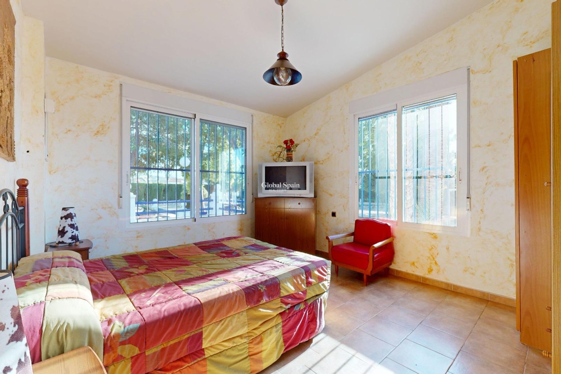 Wiederverkauf - VILLA -
ORIHUELA