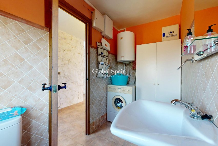 Wiederverkauf - VILLA -
ORIHUELA