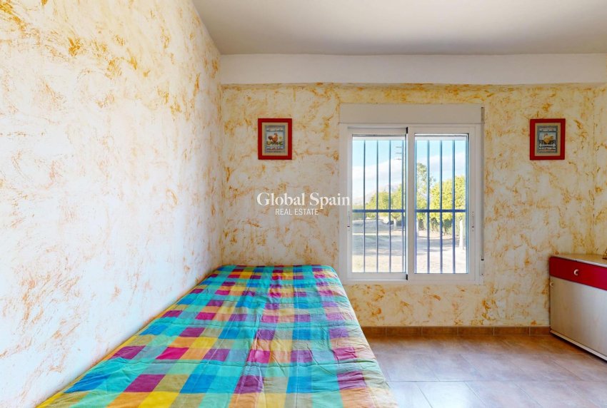 Wiederverkauf - VILLA -
ORIHUELA