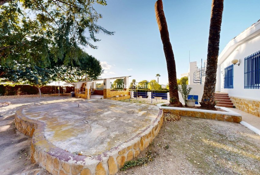 Wiederverkauf - VILLA -
ORIHUELA