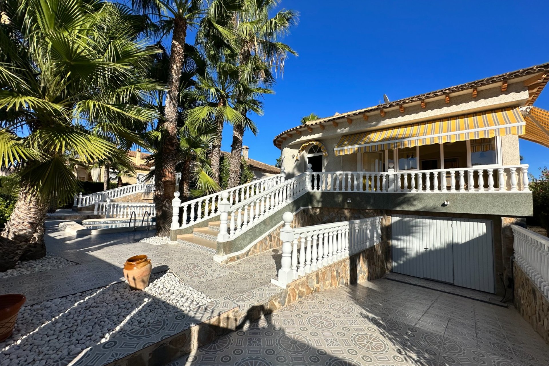 Wiederverkauf - Villa -
ORIHUELA - 