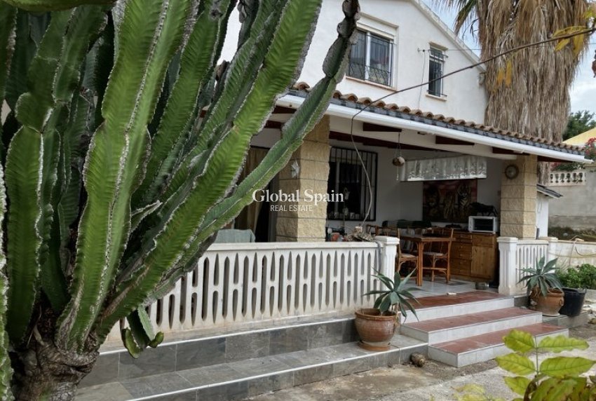 Wiederverkauf - VILLA -
ORXETA - Costa Blanca