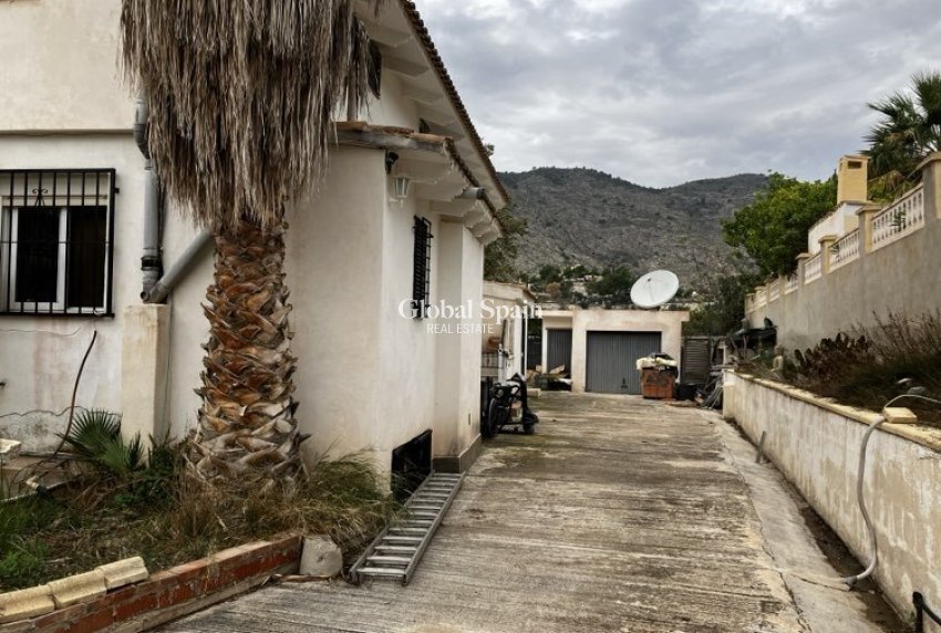 Wiederverkauf - VILLA -
ORXETA - Costa Blanca